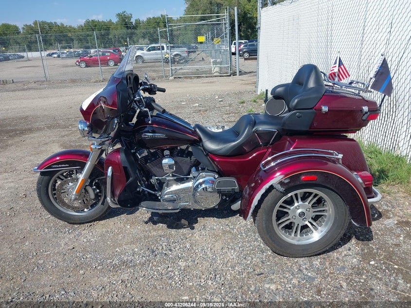 2015 Harley-Davidson Flhtcutg Tri Glide Ultra VIN: 1HD1MAL1XFB852158 Lot: 43206244