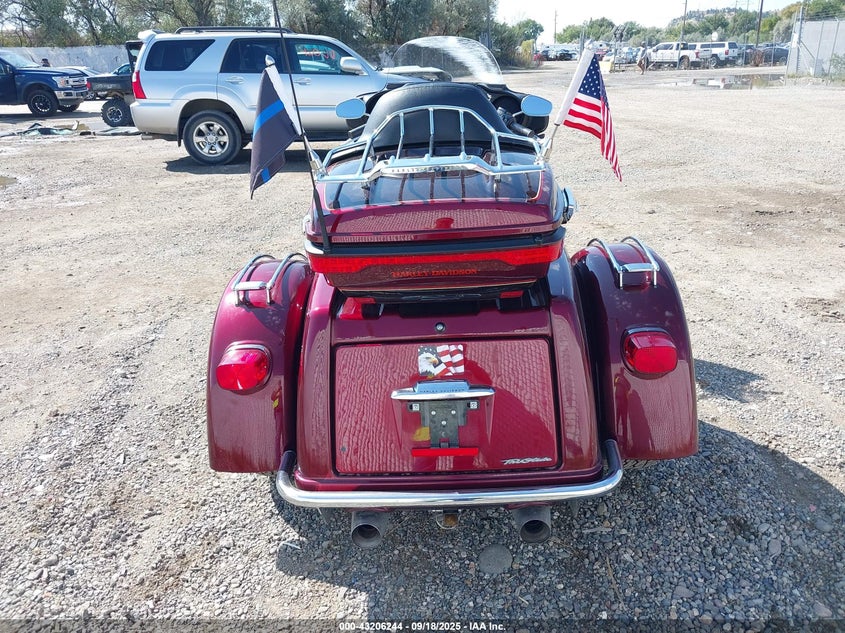 2015 Harley-Davidson Flhtcutg Tri Glide Ultra VIN: 1HD1MAL1XFB852158 Lot: 43206244