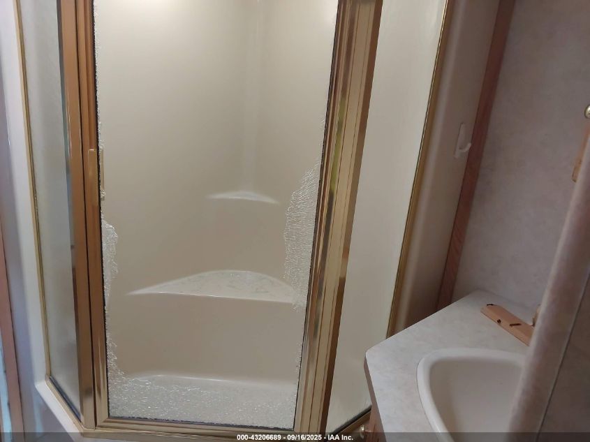 1999 Ford F550 Super Duty Stripped Chass VIN: 3FCNF53S3XJA25157 Lot: 43206689