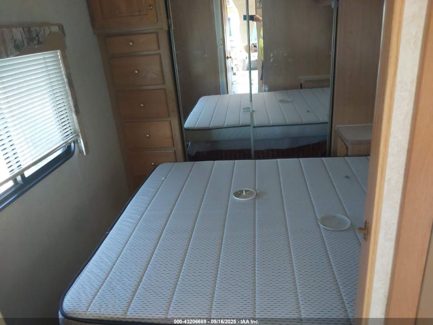 1999 Ford F550 Super Duty Stripped Chass VIN: 3FCNF53S3XJA25157 Lot: 43206689