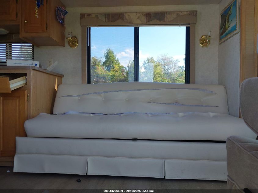 1999 Ford F550 Super Duty Stripped Chass VIN: 3FCNF53S3XJA25157 Lot: 43206689