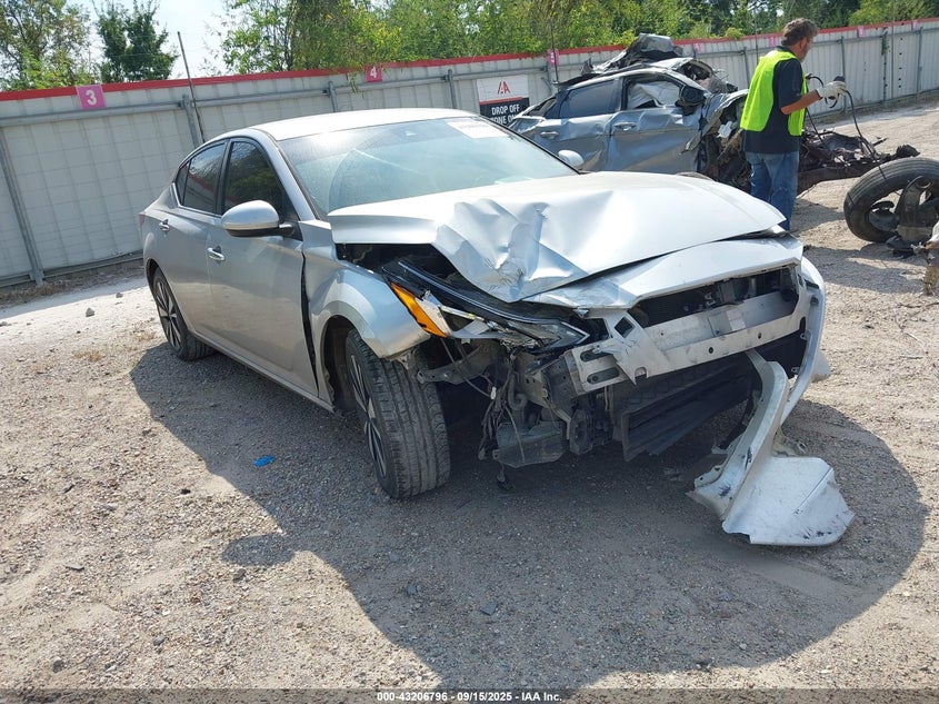 NISSAN ALTIMA SV FWD