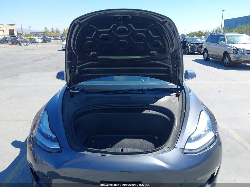 2018 Tesla Model 3 Long Range/Performance VIN: 5YJ3E1EB1JF183216 Lot: 43206833