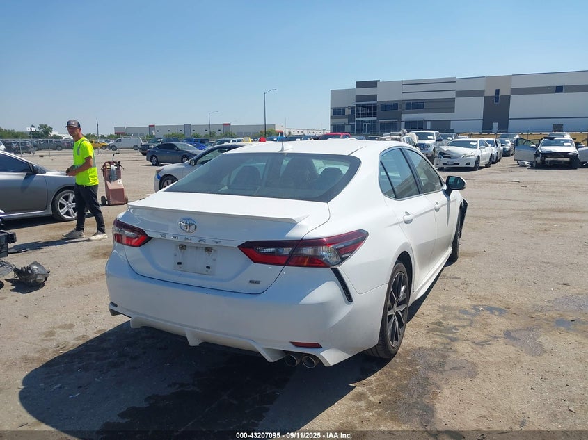 4T1G11AK6NU673162 2022 TOYOTA CAMRY photo no. 4