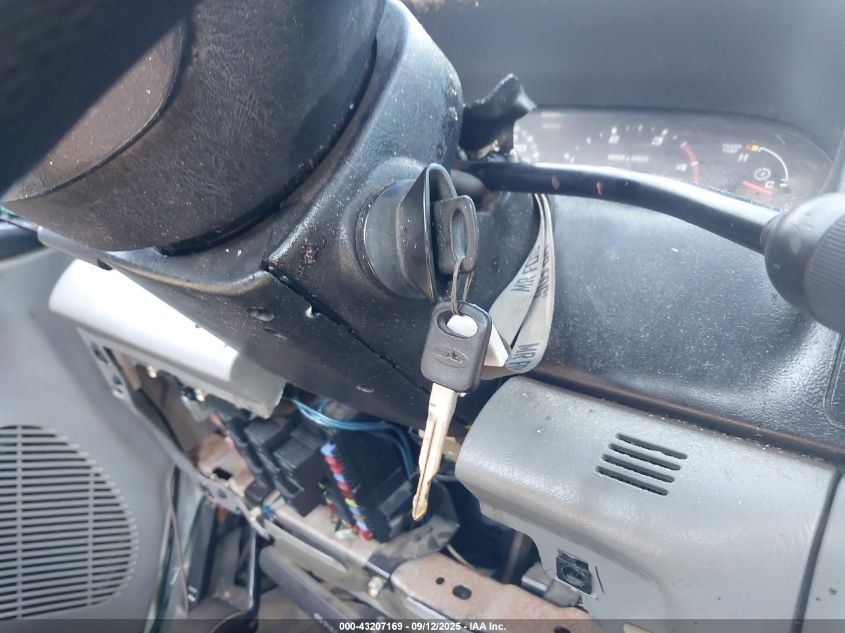 2002 Ford F-250 Lariat/Xl/Xlt VIN: 1FTNX21F12EA85372 Lot: 43207169