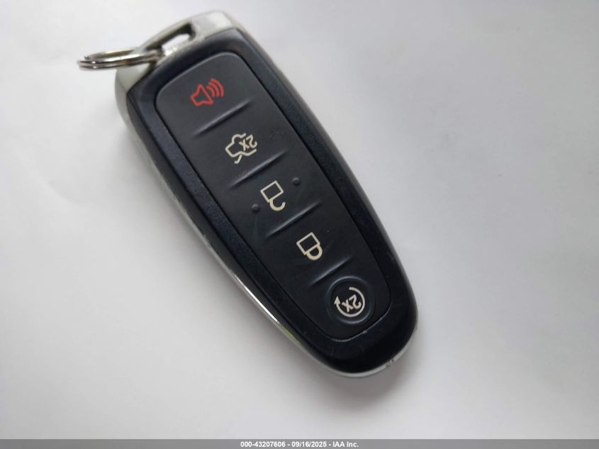 2018 Ford Focus Titanium VIN: 1FADP3J21JL323946 Lot: 43207606