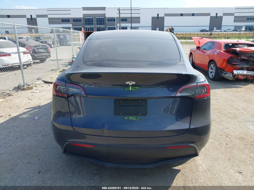 2025 Tesla Model Y Long Range Dual Motor All-Wheel Drive VIN: 7SAYGDED0SA371231 Lot: 43208101