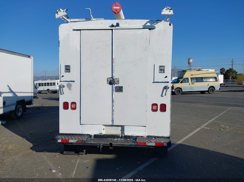 2010 Ford E-350 Cutaway VIN: 1FDSE3FL6ADA38075 Lot: 43208140