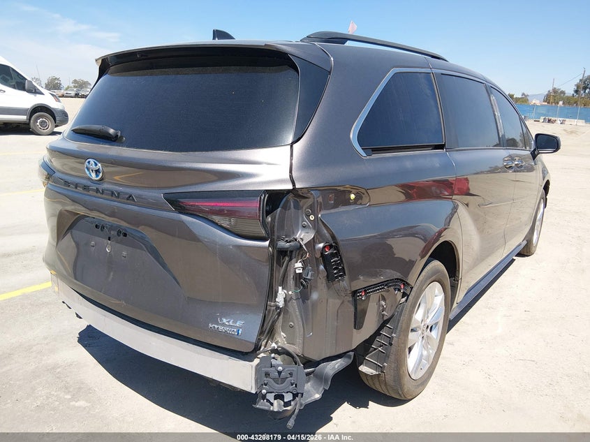 2024 Toyota Sienna Xle