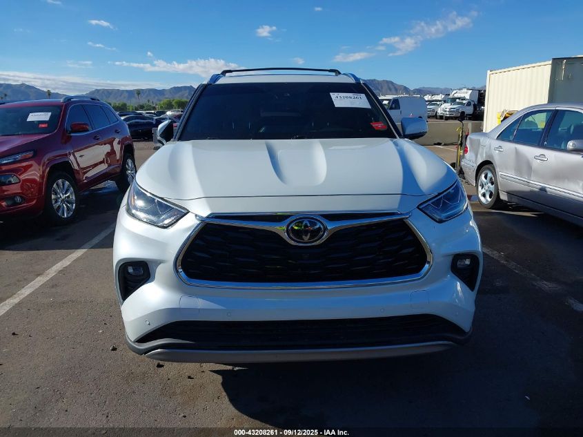 2022 Toyota Highlander Platinum VIN: 5TDFZRAH5NS111835 Lot: 43208261