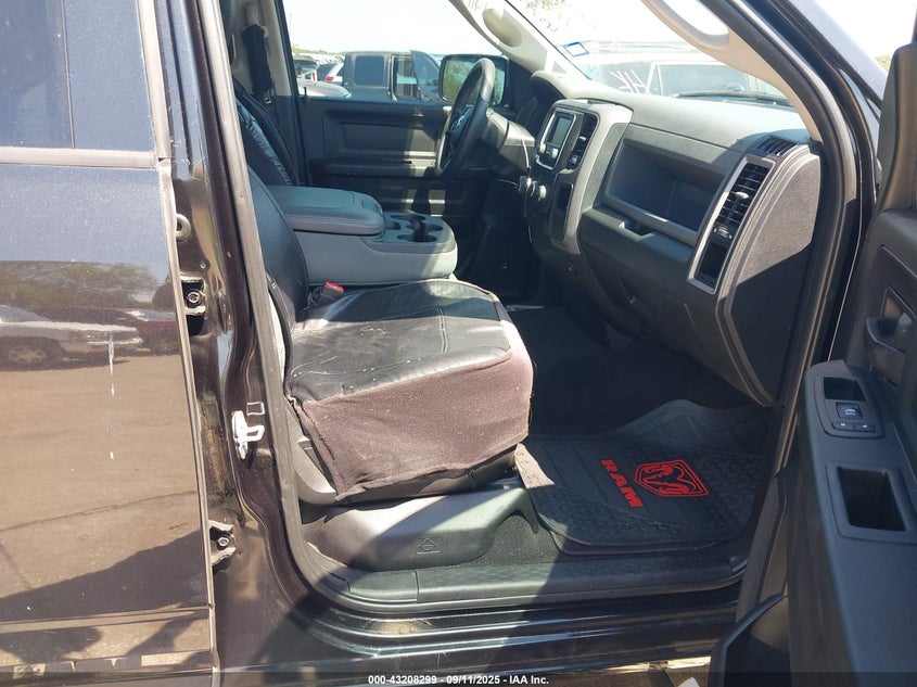 2017 RAM 1500 EXPRESS  4X4 6'4 BOX - 1C6RR7FT5HS853718