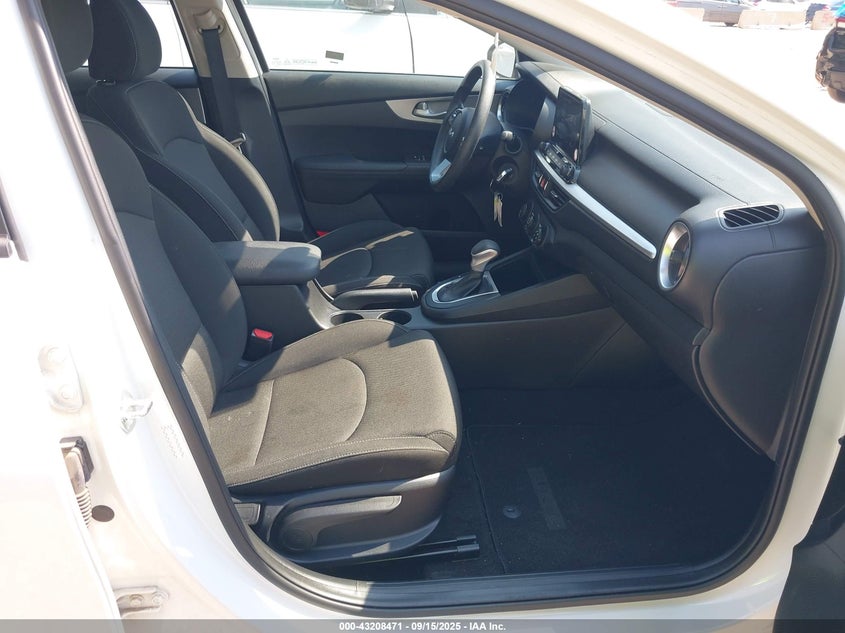 VIN 3KPF24AD1PE609709 2023 KIA FORTE LXS