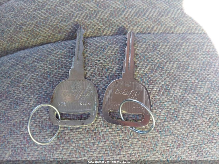 2000 Chevrolet Express VIN: 1GCEG15W8Y1215569 Lot: 43208587