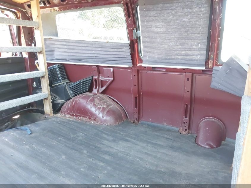 2000 Chevrolet Express VIN: 1GCEG15W8Y1215569 Lot: 43208587