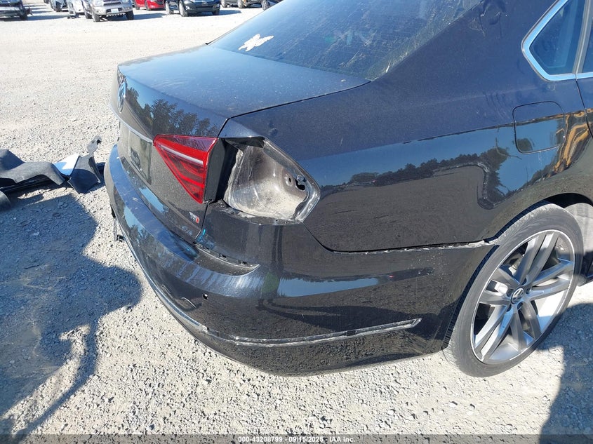 2019 VOLKSWAGEN PASSAT 2.0T SE R-LINE 1VWMA7A33KC010570