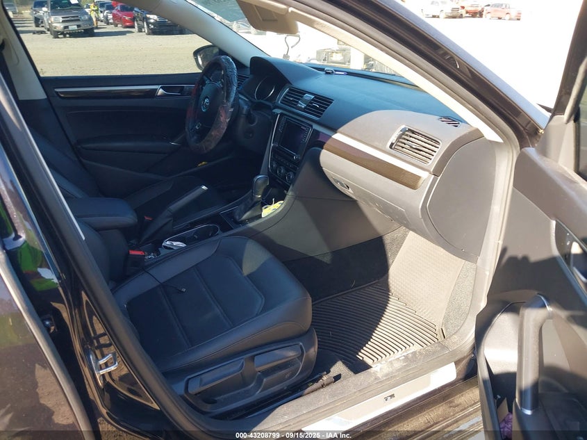 2019 VOLKSWAGEN PASSAT 2.0T SE R-LINE 1VWMA7A33KC010570