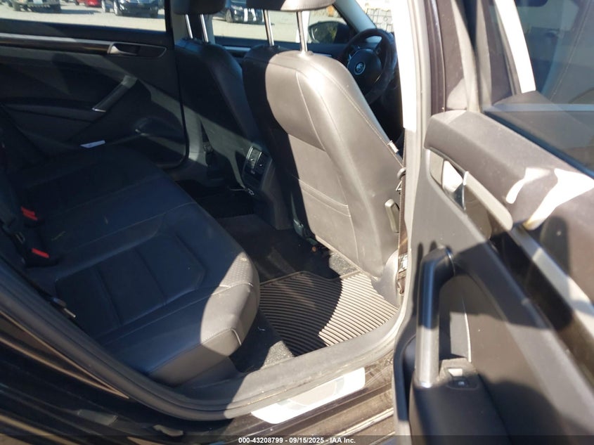 2019 VOLKSWAGEN PASSAT 2.0T SE R-LINE 1VWMA7A33KC010570