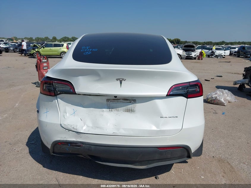2023 Tesla Model Y Awd/Long Range Dual Motor All-Wheel Drive VIN: 7SAYGDEE6PA093872 Lot: 43209175