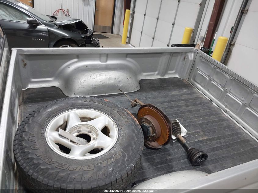 2002 Toyota Tacoma Base V6 VIN: 5TEWN72N52Z038565 Lot: 43209251