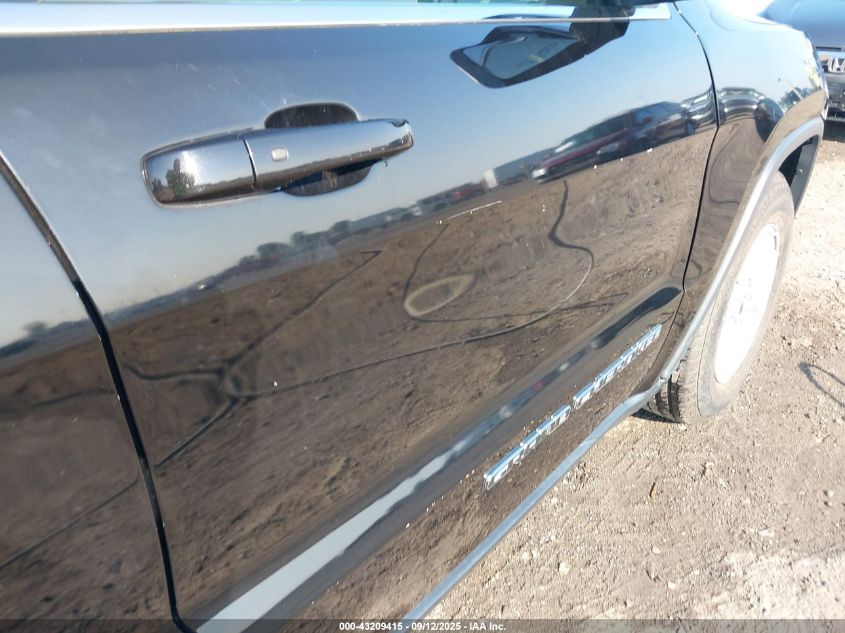 2017 Jeep Grand Cherokee Laredo 4X2 VIN: 1C4RJEAG9HC743442 Lot: 43209415