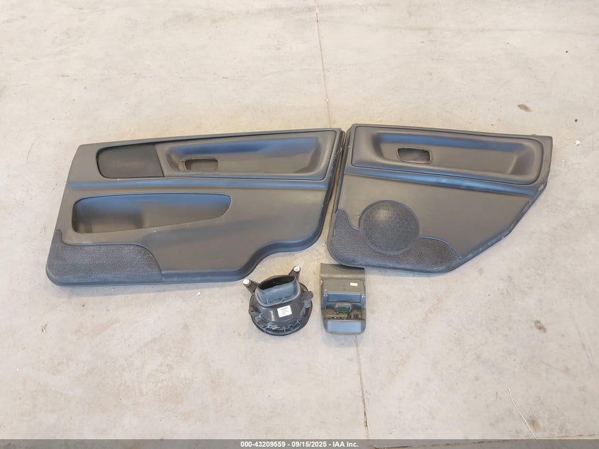 1999 Volvo V70 VIN: YV1LW55A1X2566705 Lot: 43209559