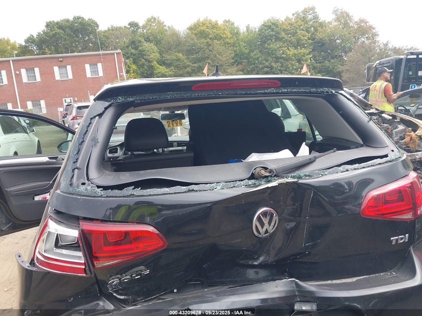 2015 VOLKSWAGEN GOLF TDI SE 4-DOOR - 3VW2A7AU5FM022014