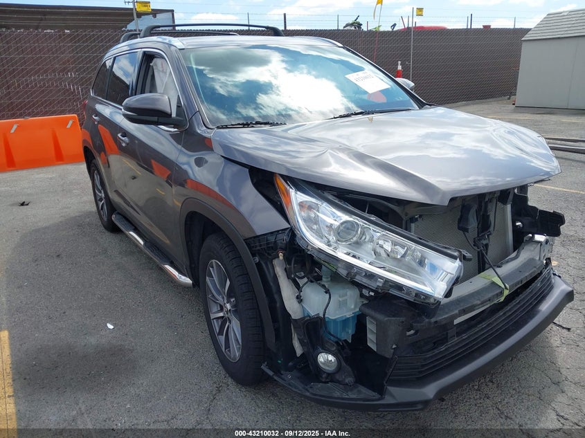 5TDKZRFH3KS563740 2019 Toyota Highlander Xle auction photo 1