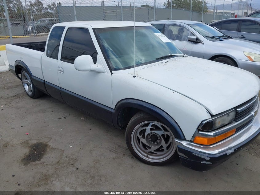 1GCCS19X6W8222517 1998 Chevrolet S-10 Ls Fleetside Cmi auction photo 1