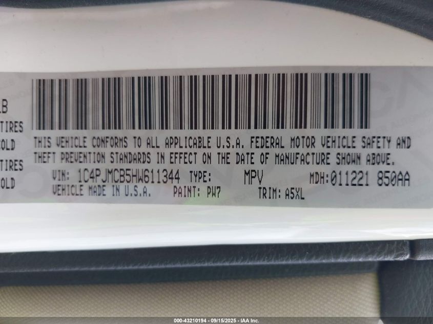 2017 Jeep Cherokee Latitude 4X4 VIN: 1C4PJMCB5HW611344 Lot: 43210194