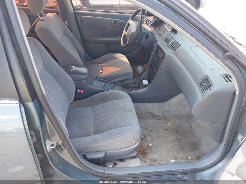 JT2BG22KX10601621 2001 TOYOTA CAMRY photo no. 5