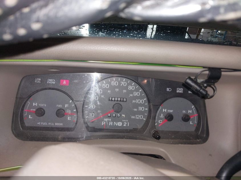 2005 Mercury Grand Marquis Gs VIN: 2MEFM74W65X601300 Lot: 43210735