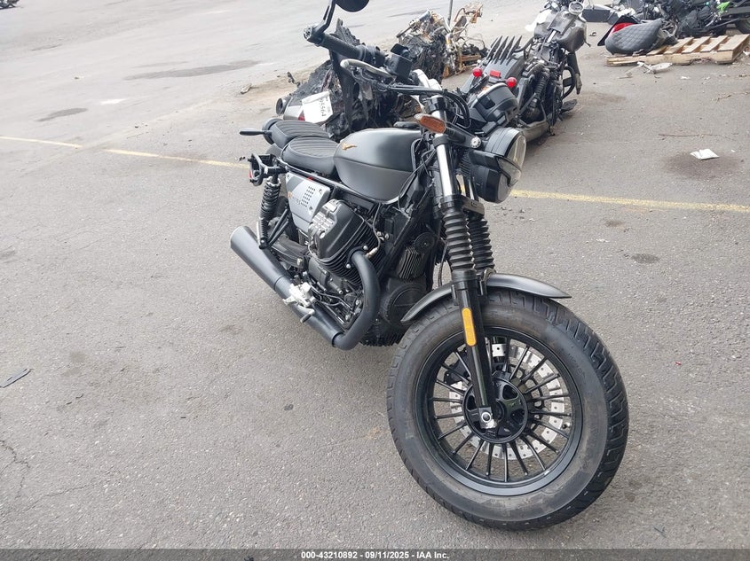 ZGUMAUE00RM000078 2024 Moto Guzzi V9 Bobber Special Edition auction photo 1