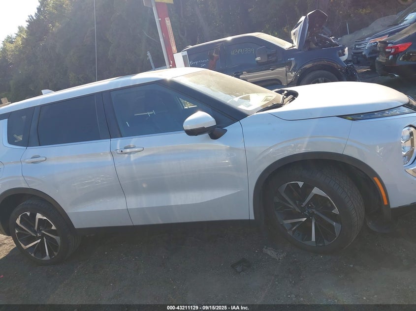 2022 Mitsubishi Outlander Black Edition S-Awc/Se 2.5 S-Awc/Se Launch Edition S-Awc VIN: JA4J4UA8XNZ015512 Lot: 43211129