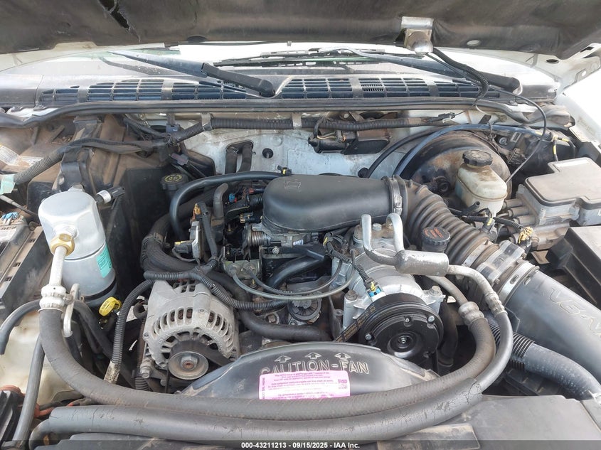 1998 GMC Jimmy Sle VIN: 1GKCS13W3W2558763 Lot: 43211213