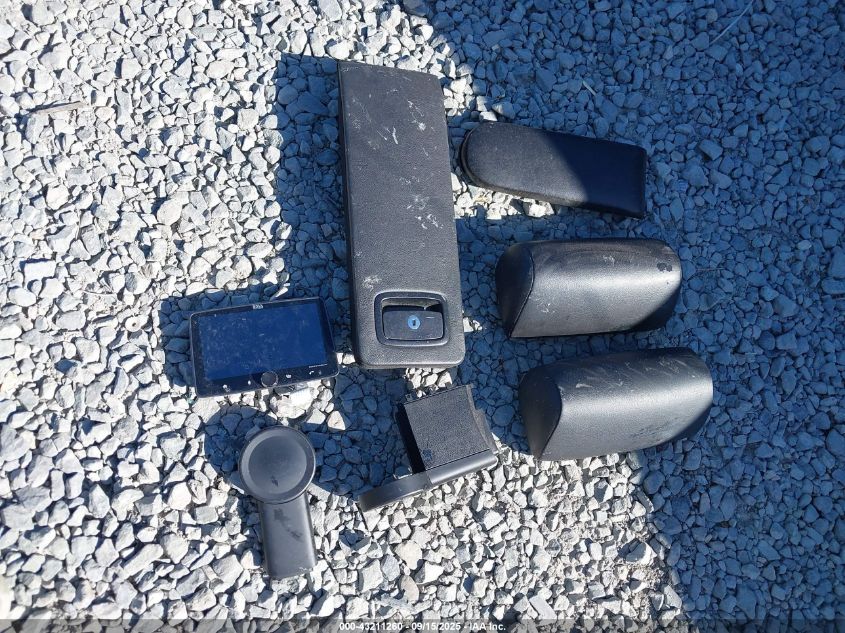 2010 Volkswagen New Beetle 2.5L VIN: 3VWRG3AL3AM008117 Lot: 43211260