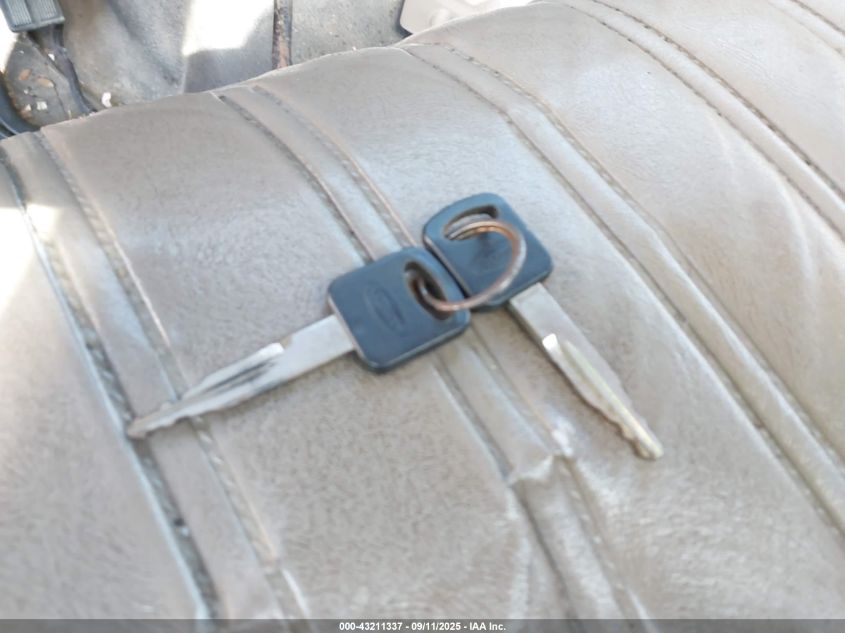 2000 Ford F-250 Lariat/Xl/Xlt VIN: 1FTNF21L6YED57982 Lot: 43211337