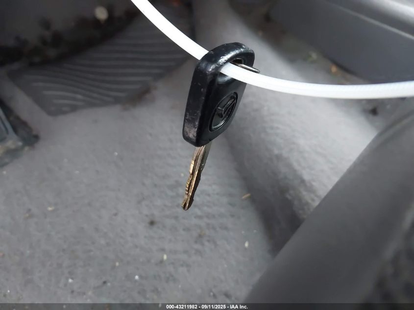 2001 Mazda Tribute Dx V6 VIN: 4F2YU06161KM60082 Lot: 43211982