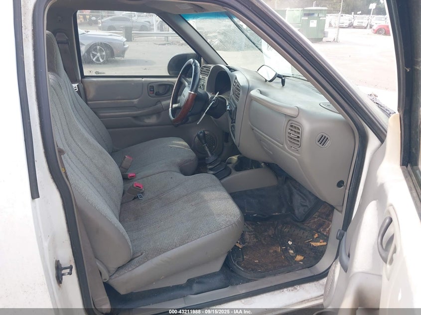 1GGCS1440Y8704463 2000 ISUZU HOMBRE photo no. 5