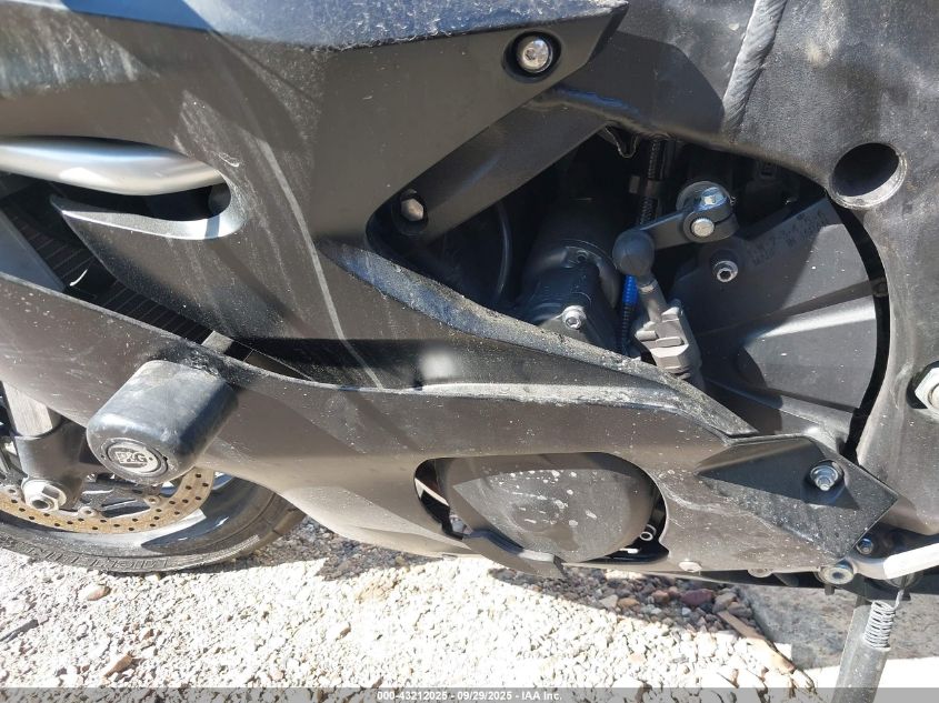 2017 Yamaha Yzfr6 VIN: JYARJ28E1HA000767 Lot: 43212025