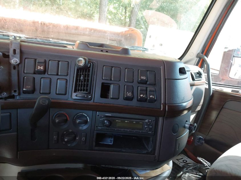 2014 Volvo Vn Vnl VIN: 4V4NC9EH1EN158216 Lot: 43212028