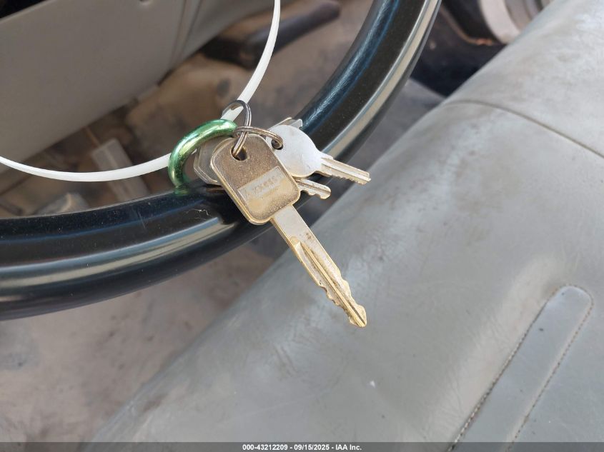 2002 Ford F-350 Xl/Xlt VIN: 1FDWF36L52EC82181 Lot: 43212209