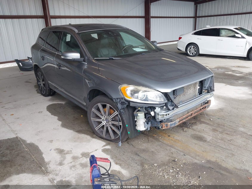 VOLVO XC60 T6 PLATINUM