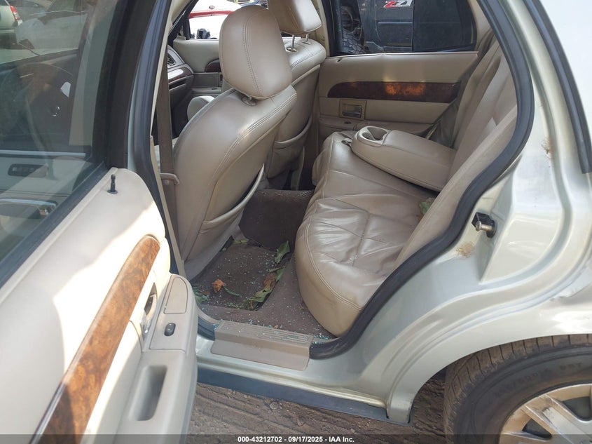 2005 Mercury Grand Marquis Gs VIN: 2MEFM74W85X618499 Lot: 43212702