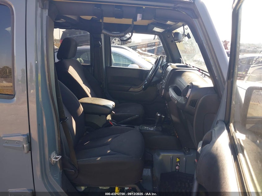 2014 JEEP WRANGLER UNLIMITED SPORT - 1C4BJWDG8EL218600