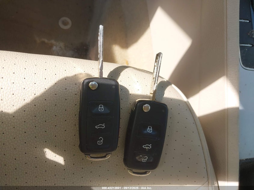 2013 VOLKSWAGEN PASSAT 2.0L TDI SE 1VWBN7A31DC067929