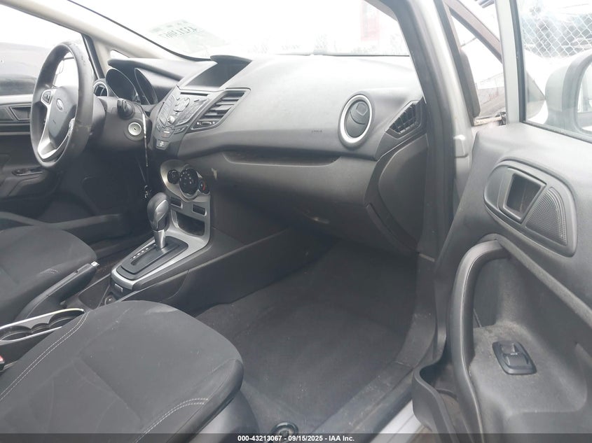 2019 Ford Fiesta 1.6 Se Silver Lot 111043213067 Vin 3FADP4EJ8KM142723