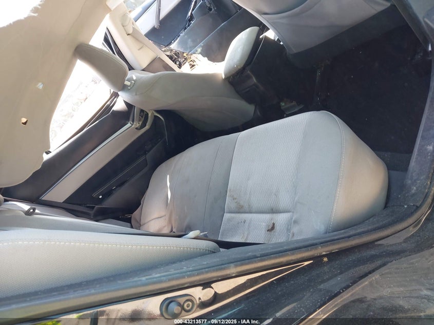 2015 Toyota Corolla Le VIN: 2T1BURHE8FC274823 Lot: 43213577