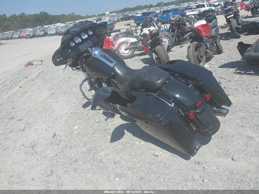 2014 Harley-Davidson Flhx Street Glide 1HD1KBM19EB708724 photo #4