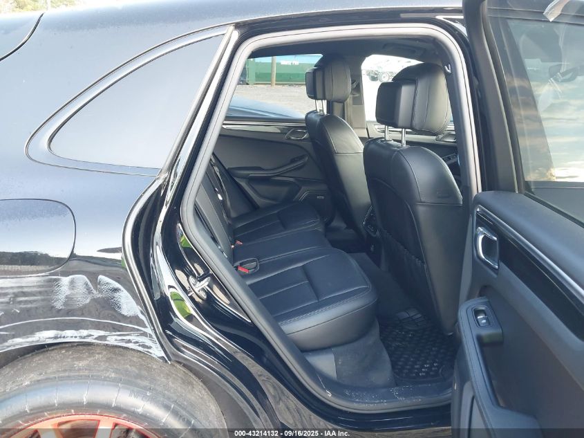 2018 Porsche Macan Sport Edition VIN: WP1AA2A54JLB09390 Lot: 43214132