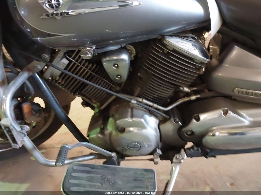 2004 Yamaha Xvs1100 A VIN: JYAVP11E14A058633 Lot: 43214251